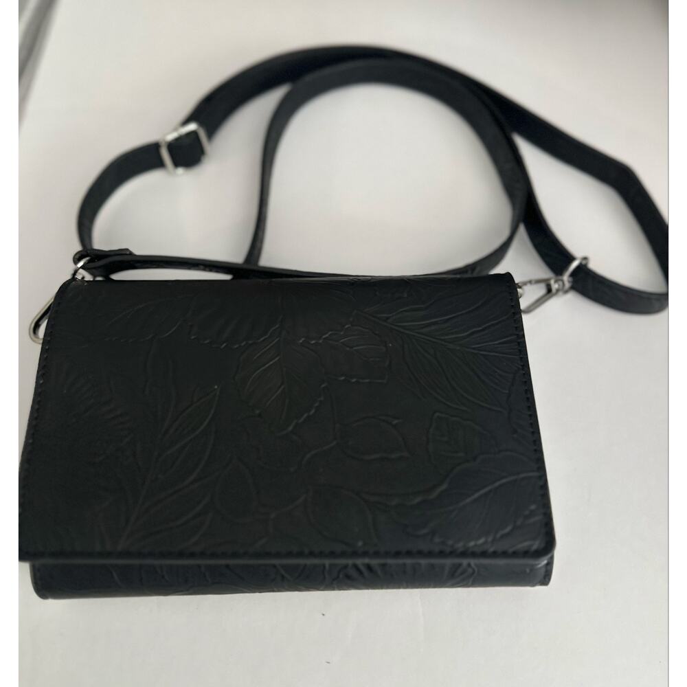 Save The Girls Black Crossbody Wallet & Touchscreen Phone Purse - Like New - Picture 2 of 9